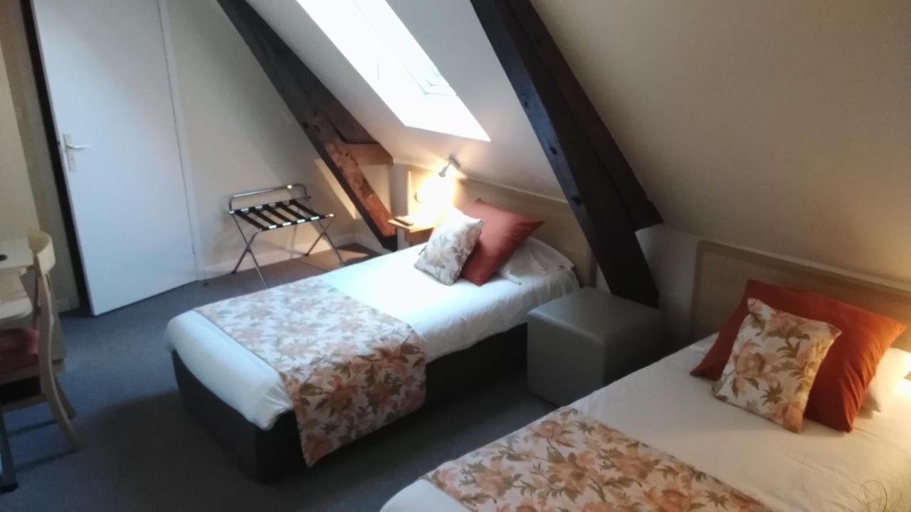 Hotel Henri IV Coutras Buitenkant foto