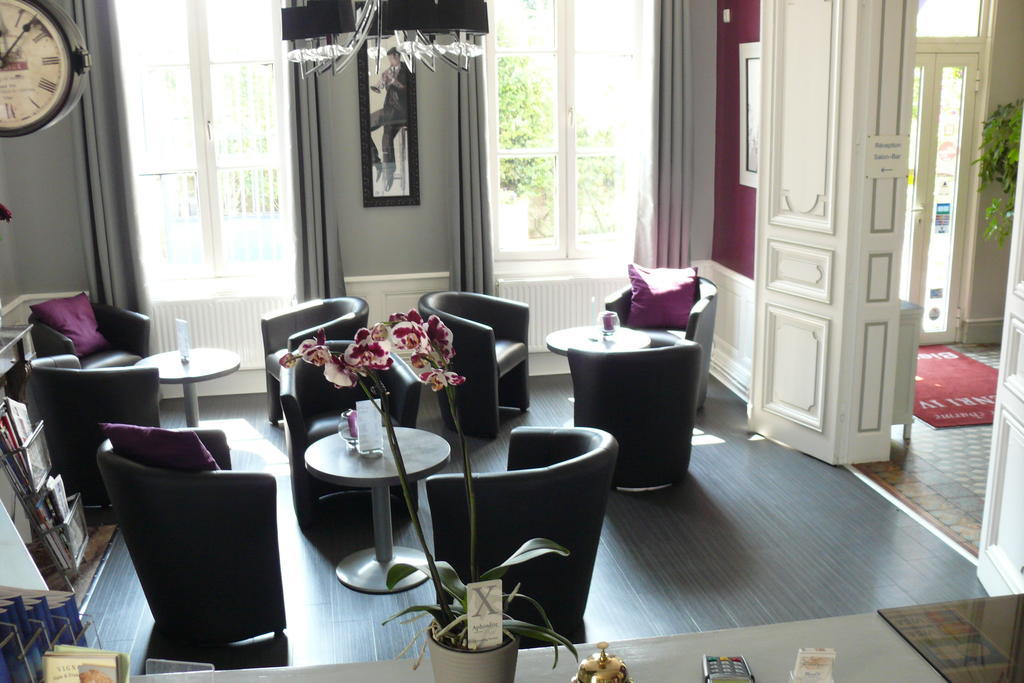 Hotel Henri IV Coutras Buitenkant foto